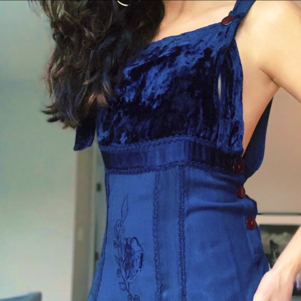 BEAUTIFUL vintage dress, perfect for fall season.